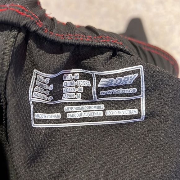 Mens New Balanced Shorts - Picture 4 of 4